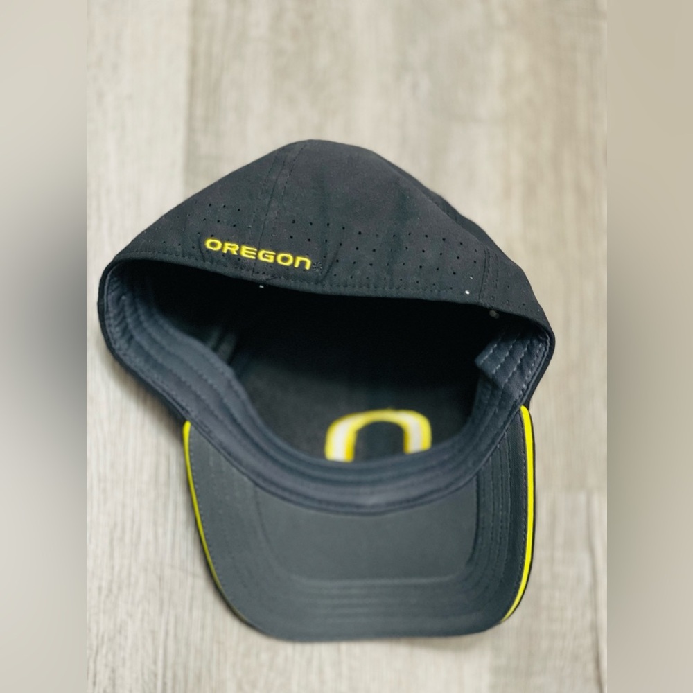 Men's Nike Oregon Ducks Fuse Shield Legacy 91 FITTED ONE SIZE  BLACK CAP HAT - Picture 2 of 7